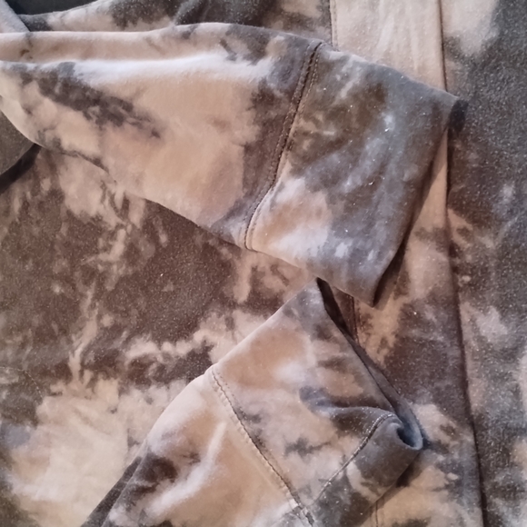 Woman's Sweater by Mudd Black & Grey Tye-Dye Print Size: Large - Picture 10 of 11